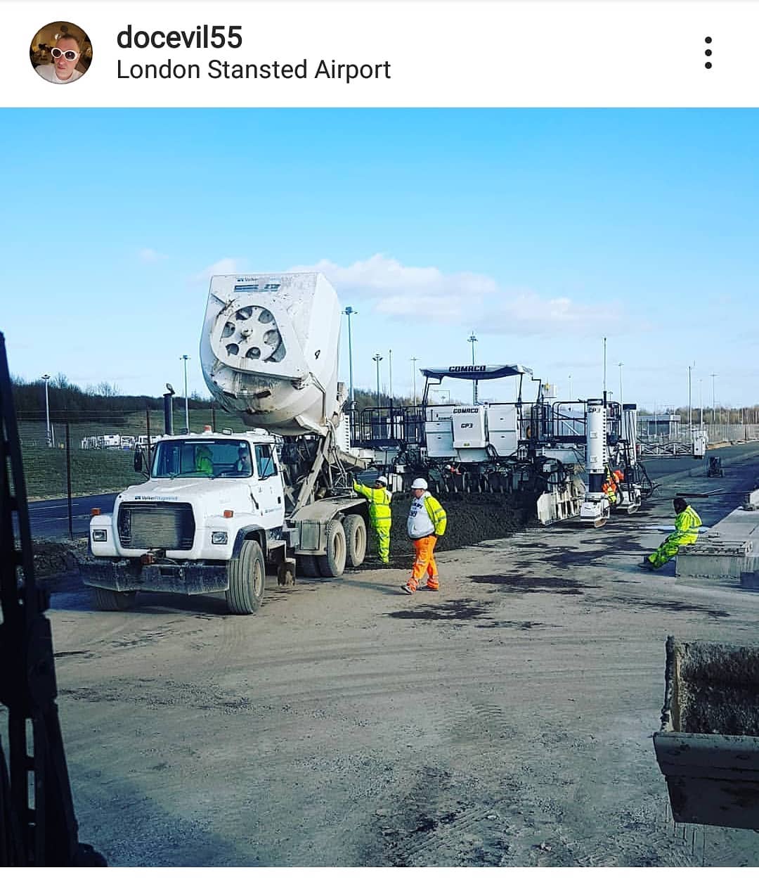 VolkerFitzpatrick Maxon Agitor Unloading to Gomaco Paver